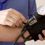 Alcohol increases or decreases blood pressure - Alcoclinic