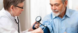 doctor measuring a man&#39;s blood pressure
